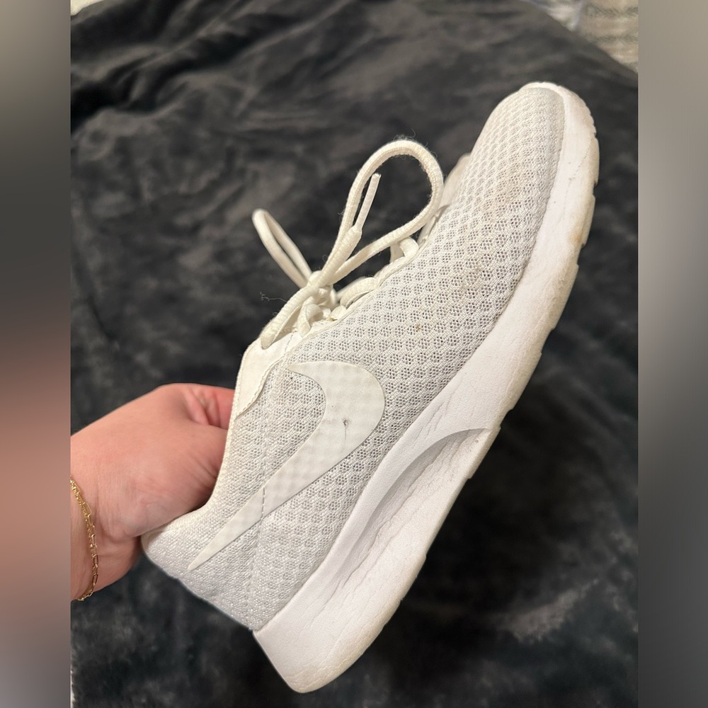Nike Tanjun White Sneakers Size 8.5